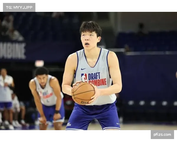 杨瀚森NBA杯末节代表开拓者出战 中国球员首秀亮相受关注